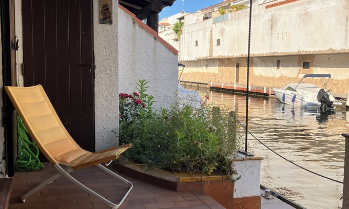 Empuriabrava Villa | Empuriabrava air-conditioned fisherman's villa on canal 8m mooring, closed garage