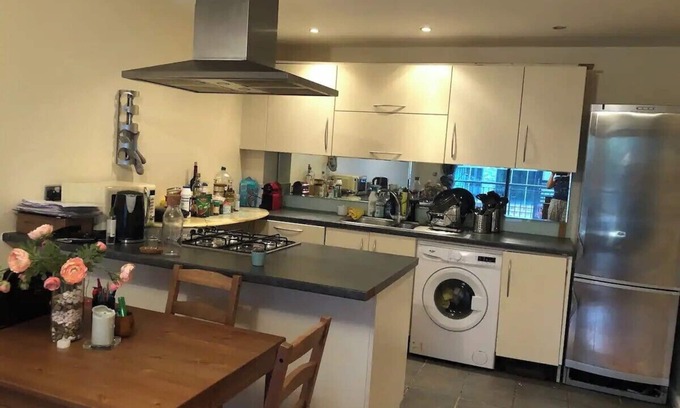 Poplar Apartment | En suite Double Room near Canary Wharf, O2, Excel