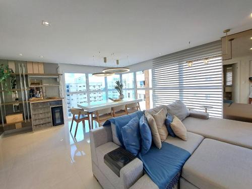 Centro Apartment | Encantador! 3 Suítes, Vista, Finamente Mobiliado