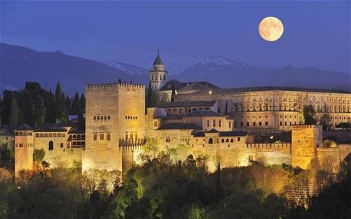 Pinos Genil Apartment | Encantador Apartamento cerca de Sierra Nevada y la Alhambra
