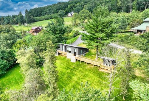 West Jefferson House | Enchanted Escape