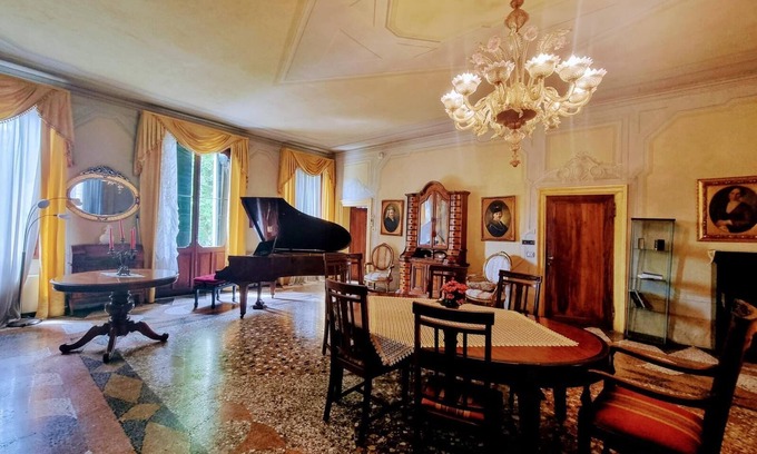 Dolo Villa | Enchanting 18th century villa with private parking a few km from Venice