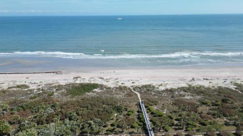 Cape Caneveral Beach Gardens Apartment | Enchanting 2-Bedroom Ground Floor Beach Condo at Cape Canaveral WiFi & AC