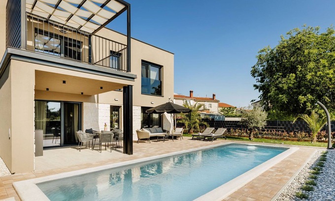 Tar-Vabriga Villa | Enchanting 3-BR Villa for 6, with Saltwater Pool