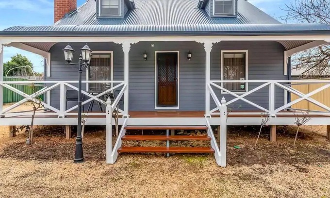 Tanunda Apartment | Enchanting, Ambiant 3BR Abode