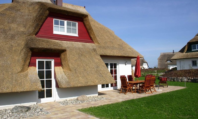 Zinnowitz House | Enchanting thatched house idyllically situated on the Achterwasser, child-friendly