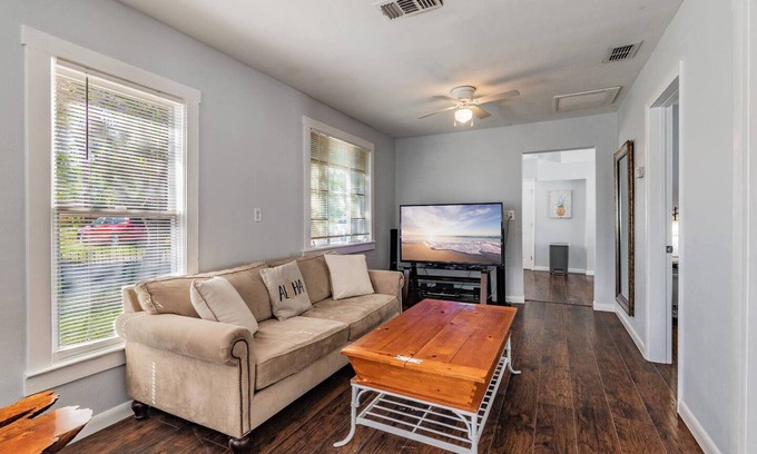 New Port Richey Apartment | Enchanting & Welcoming 2 Bedroom Apartment