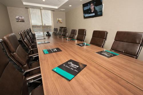 Grande Prairie Hotel | Encore Suites by Service Plus Inns