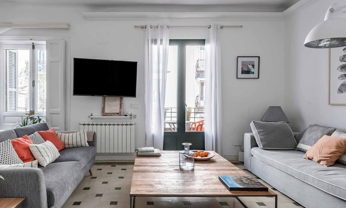 Palos de la Frontera Apartment | Encuentra la Calma en Este Piso Renovado en el Centro de Madrid