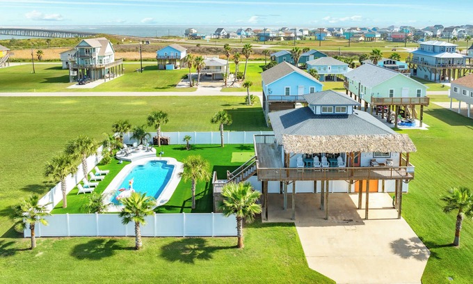 San Luis House | Endless Activities-Private Pool,Hot Tub,Fire Pits!