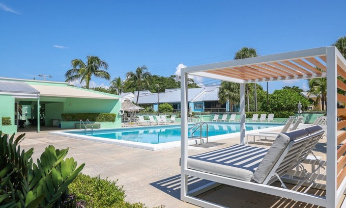 Rock Harbor Condo | Endless Amenities at This Relaxing Condo in Landings of Largo