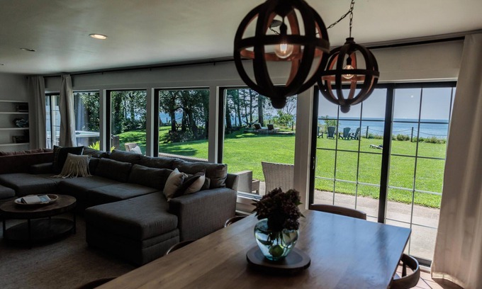 South Haven House | ★ Endless Lake Michigan. Cozy & Spacious Getaway with hot tub!