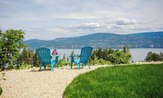 Central Okanagan House | Endless Lakeviews September dates open!