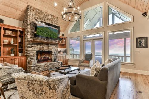 Big Canoe House | Endless Sky Lodge - Luxury Big Canoe Cabin with Hot Tub
