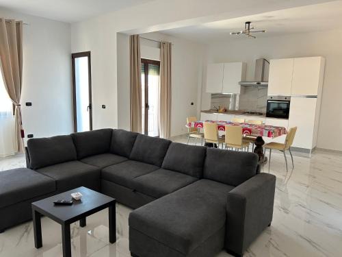 Porto Salvo Apartment | Endless Summer