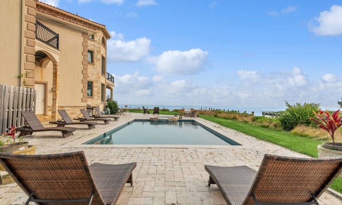 Remsenburg Condo | Endless Water Views: Your Hamptons Oasis Awaits - Book Now