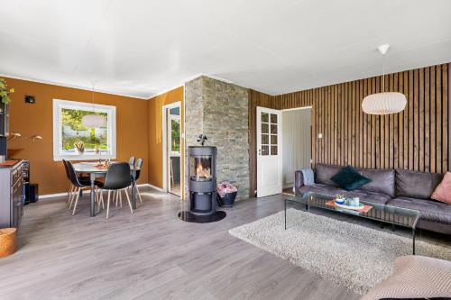 Tingvoll House | Engbu