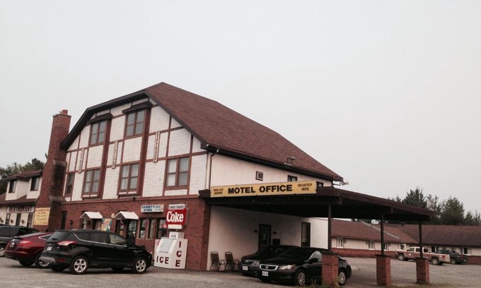 Timiskaming District Hotel | Englehart Motel