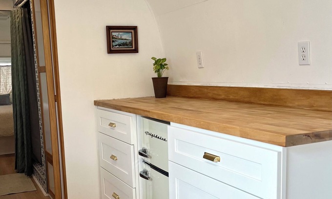 Englewood East House | Englewood retreat just 12 minutes from the beach