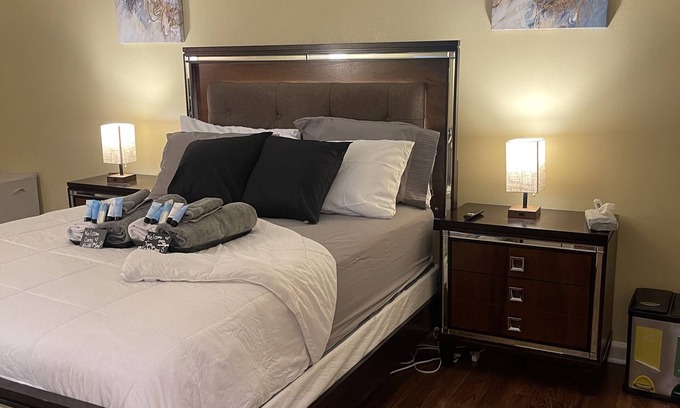 Pelham Gardens Apartment | Enhanced 2bdrm next to hospitals great location
