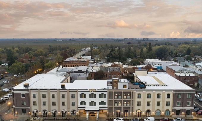 Winters Hotel | Enjoy a Hassle-Free Stay! Four Relaxing Units, Pets are Allowed, Free Parking!
