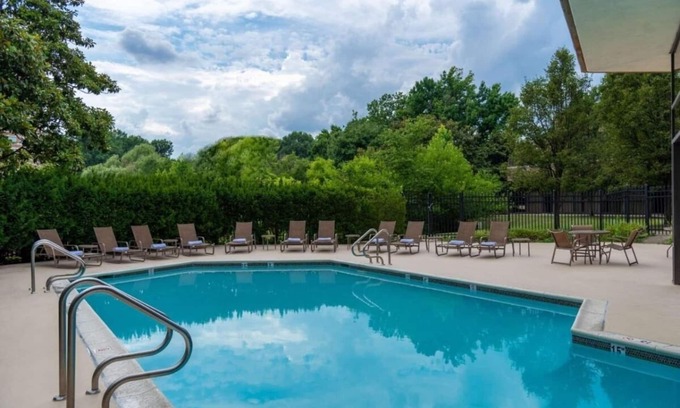 Alexandria West Hotel | Enjoy a Hassle-Free and Suiting Stay! 3 Convenient Units, Onsite Pool, Parking!