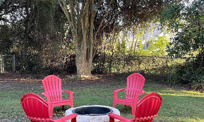Bartow House | Enjoy a little bit of country in the city