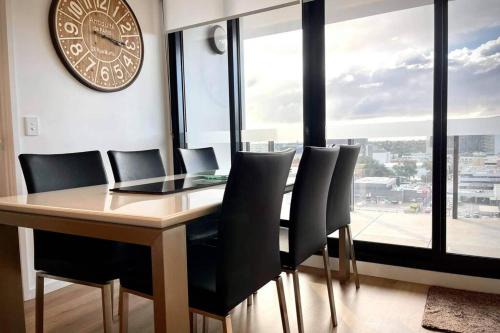 Adelaide Central Business District Apartment | Enjoy a little Luxury in Adelaide CBD - Perfect!