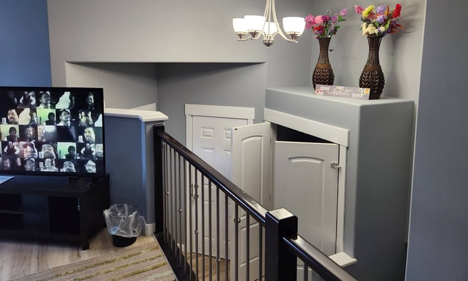 Saskatoon House | Enjoy a modern & stylish new home with 6 bedroom and 3 full bath