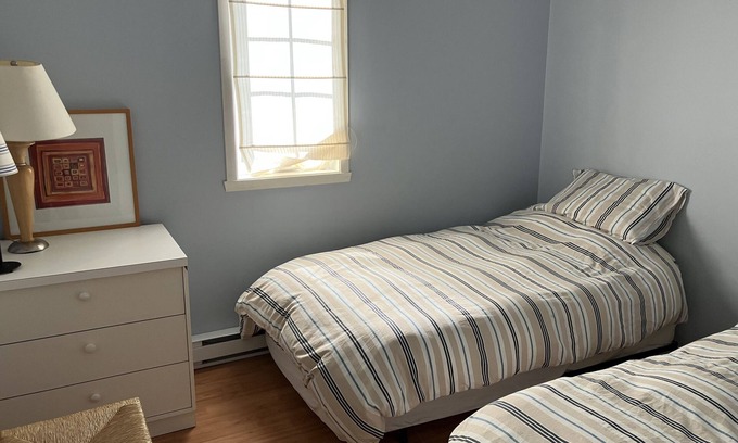 Bromont Condo | Enjoy a nice vacation in this Cozy condo fully furnished, with fireplace.