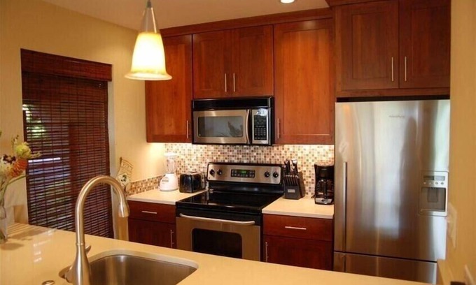 Kihei Condo | Enjoy a Piece of Paradise with Ocean View, Whale Watching, Snorkeling and More!