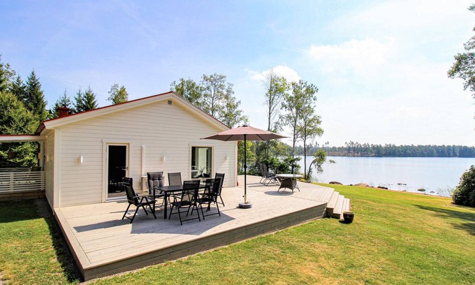 Hallaryd House | Enjoy a quiet vacation in this beautiful cottage right by Lake Örsjön.