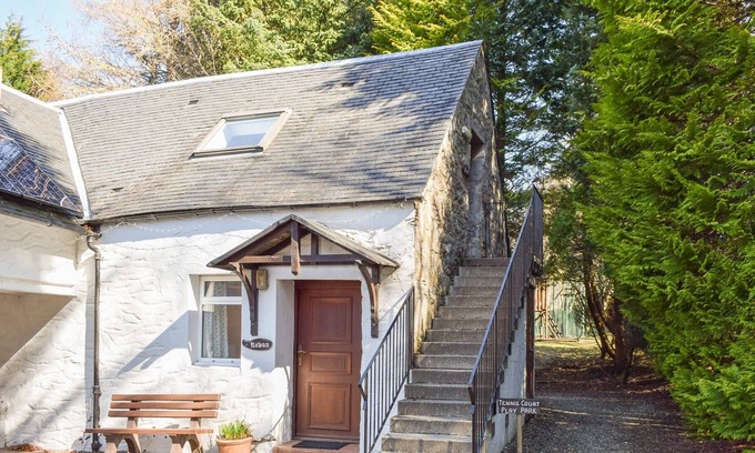 Killin Cottage | Enjoy a relaxing stay at Pine Cottage, a first floor apartment where you can participate in a game o