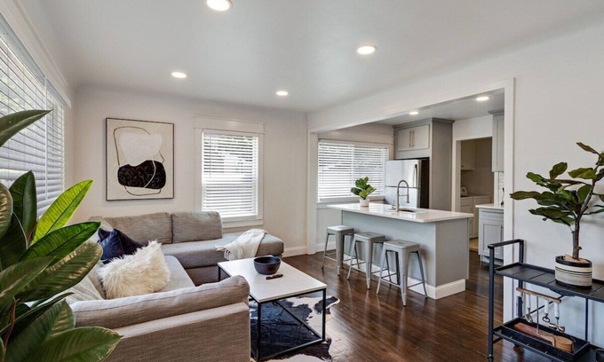 Ferndale House | Enjoy a stay this cozy home in the heart of Ferndale
