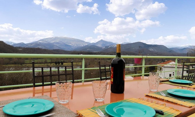 Montrejeau House | Enjoy an incomparable panorama in this modern vacation home near a lake.