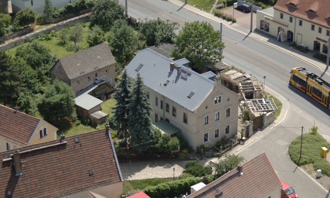 Reick Apartment | Enjoy art in the Dresdner FEWO "HAMAX" & experience culture