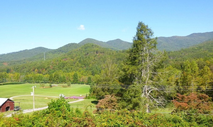 Hayesville House | Enjoy, Beautiful, up close & personal mountain views ,1 mile from Lake Chatuge