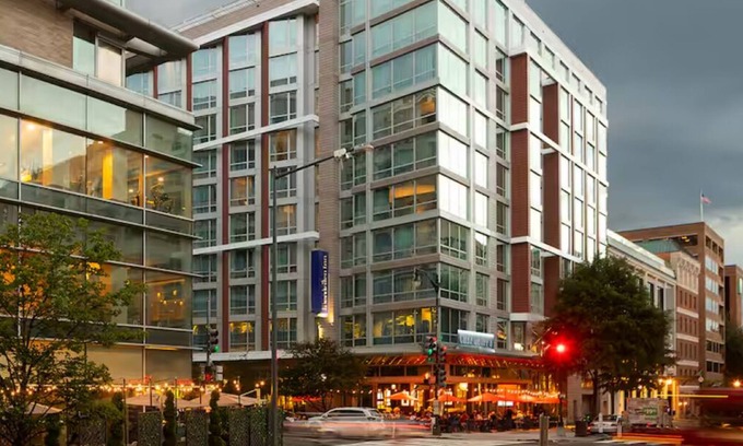 West End House | Enjoy Breathtaking City View from Our Seasonal Rooftop Pool | Idea for Families