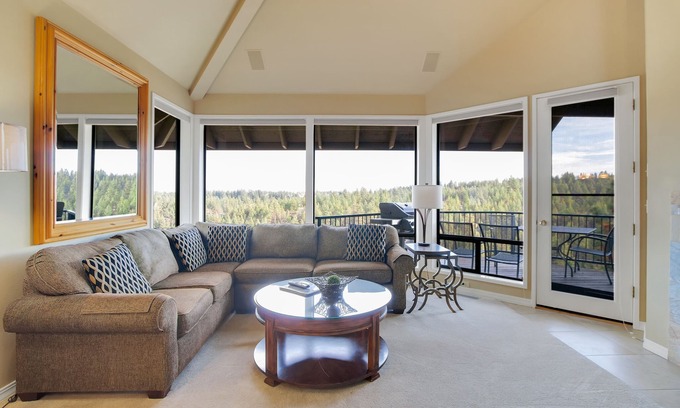 Century West Condo | Enjoy Deschutes River Views from Beautiful 2-Bedroom Mt. Bachelor Village Condo