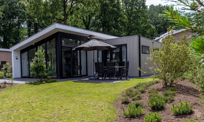 Wekerom House | Enjoy nature from the hottub and sauna