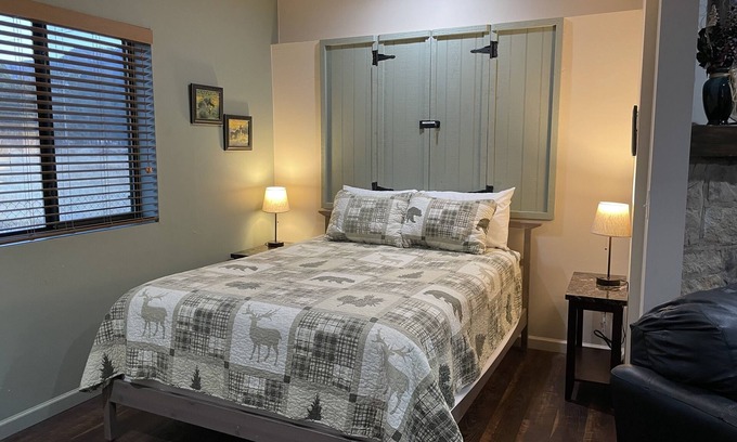 Pine Cabin | Enjoy one of our remodeled one bedroom cabins with Jacuzzi tub.