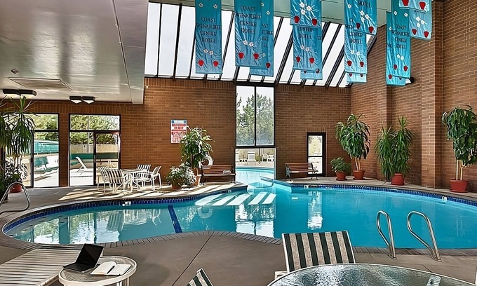 Wenatchee Hotel | Enjoy Panoramic Wenatchee Valley Views! Gorgeoyus Room w/Large Window, Pool