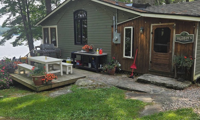 Carling Cottage | Enjoy Peaceful Days at Muskoka Stone Cottage