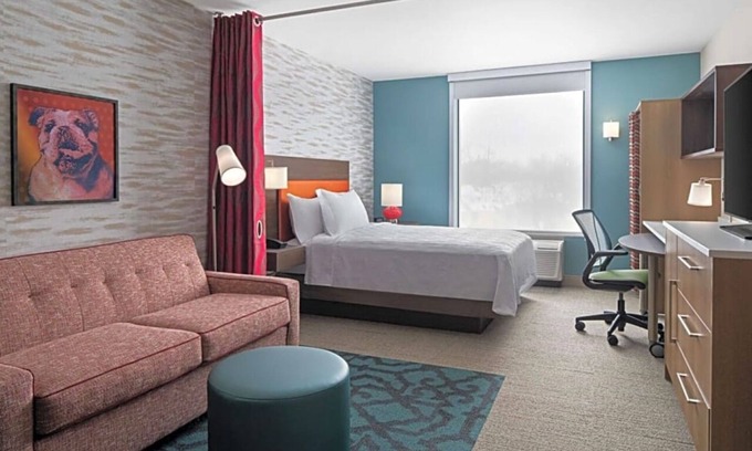 Des Moines Hotel | Enjoy Prime Comfort in Spacious Room Near Attractions | Pets Allowed