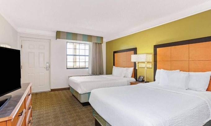 Orlando Hotel | Enjoy Relaxation | Free Parking & Breakfast | Pool | Near Airport | 2 Units