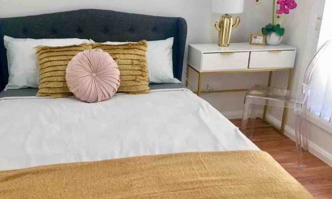 Claymore House | Enjoy❤️Sunset Views 40min to Sydney Brand-new w/Parking near CampbelltownHospital