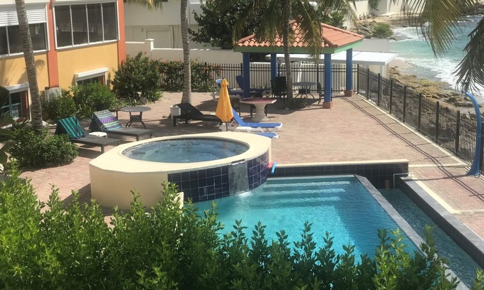 Pelican Key Condo | ENJOY THE BEAUTY OF ST MAARTEN BY STAYING RIGHT ON THE OCEAN IN LUXURY CONDO