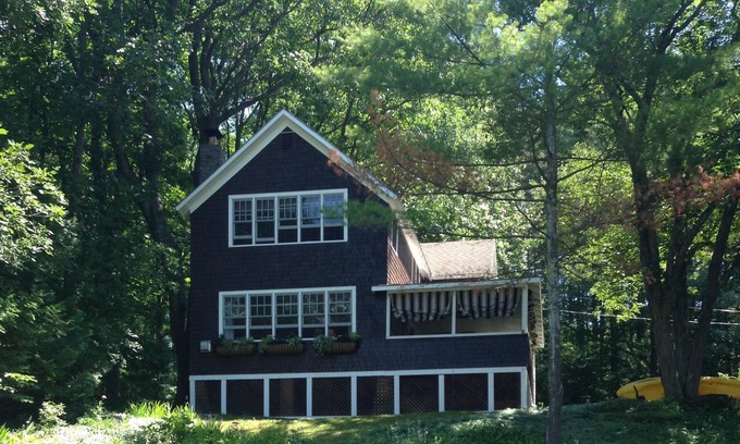 Vergennes Cottage | Enjoy the best of Vermont on Lake Champlain! Great Value next to Basin Harbor!