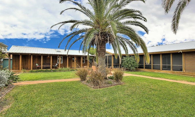 Old Town Cottage | Enjoy the breeze at Nine Palms Cottage