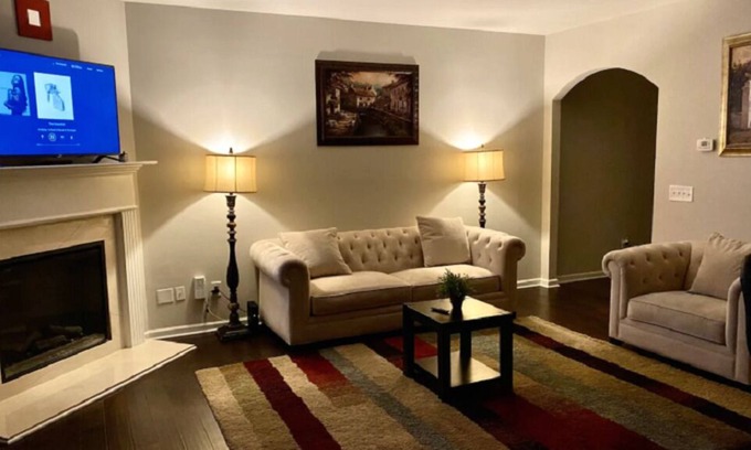 Newnan House | Enjoy the comfort of a Home away from your Home.